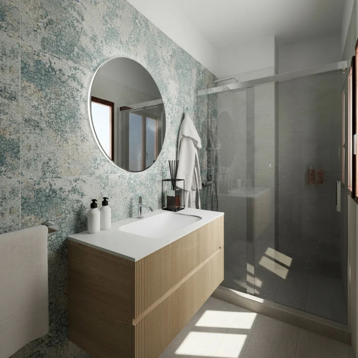 Salle de bain moderne avec douche à l'italienne vitrée, meuble vasque suspendu en bois clair à lamelles verticales, plan de toilette blanc intégré